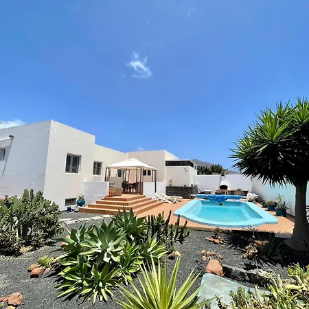 Villa Beautiful Spacious In *